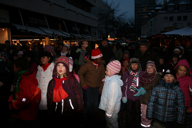 gal/2010/2010 Saitentwist Steeler Weihnachtsmarkt 1.12.mit 2. Klassen Steeler Rott/2010 Saitentwist Steeler Weihnachtsmarkt 1.12. mit 2.Klassen Steeler Rott (15).jpg